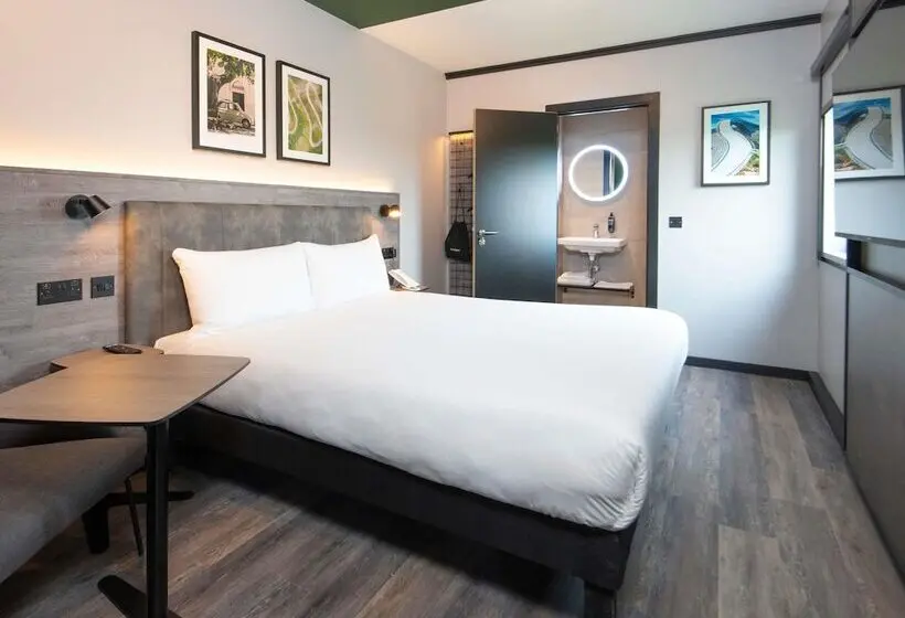 身障者適用スタンダードルーム, Ibis Styles London Gatwick Airport