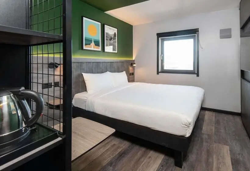 身障者適用スタンダードルーム, Ibis Styles London Gatwick Airport