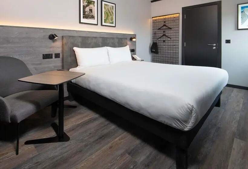 身障者適用スタンダードルーム, Ibis Styles London Gatwick Airport