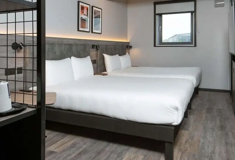 ２ダブルベッドのスタンダードルーム, Ibis Styles London Gatwick Airport
