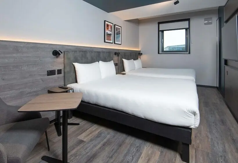 ２ダブルベッドのスタンダードルーム, Ibis Styles London Gatwick Airport