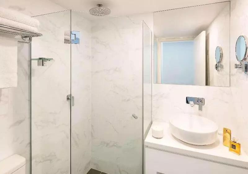 اتاق سوپریور با تخت بزرگ, Ibis Sydney World Square