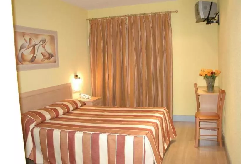 اتاق استاندارد یک نفره, La Union