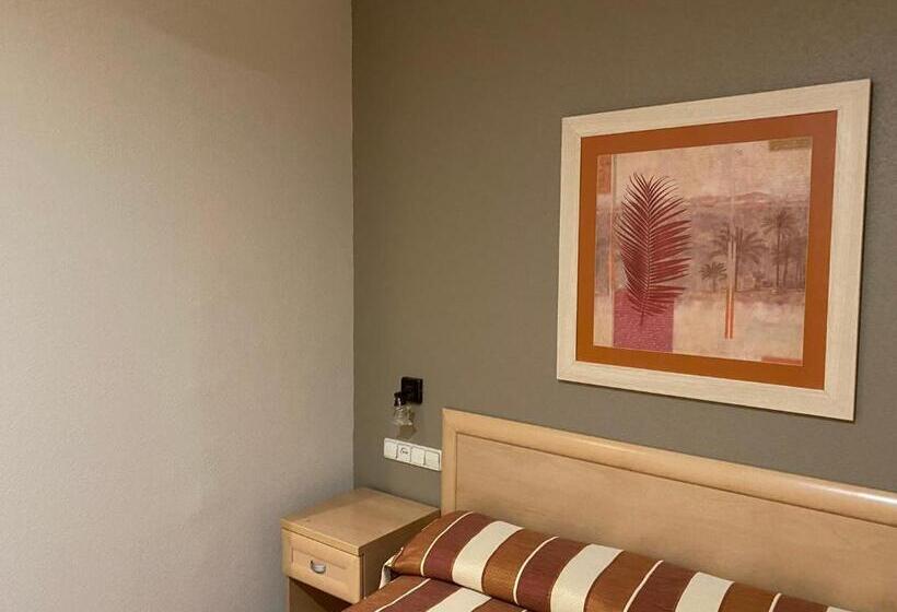 اتاق عادی, La Union