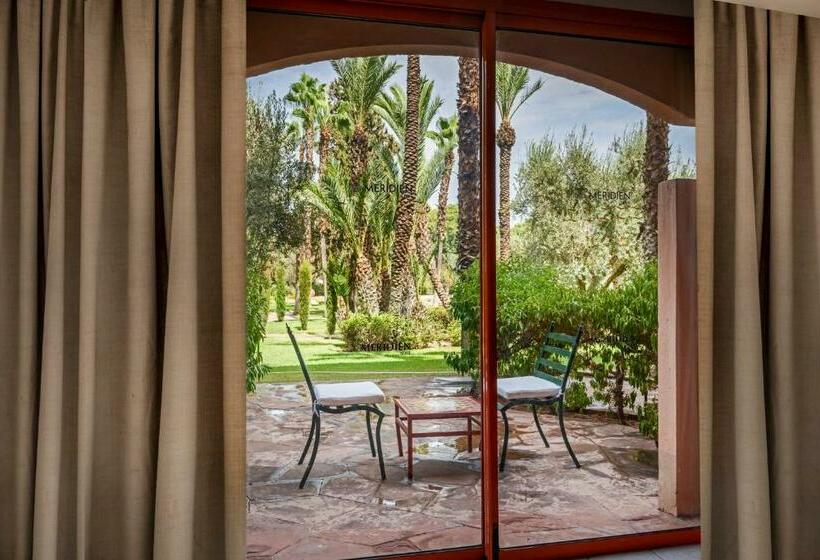 Deluxe Room Garden View, Le Méridien N Fis