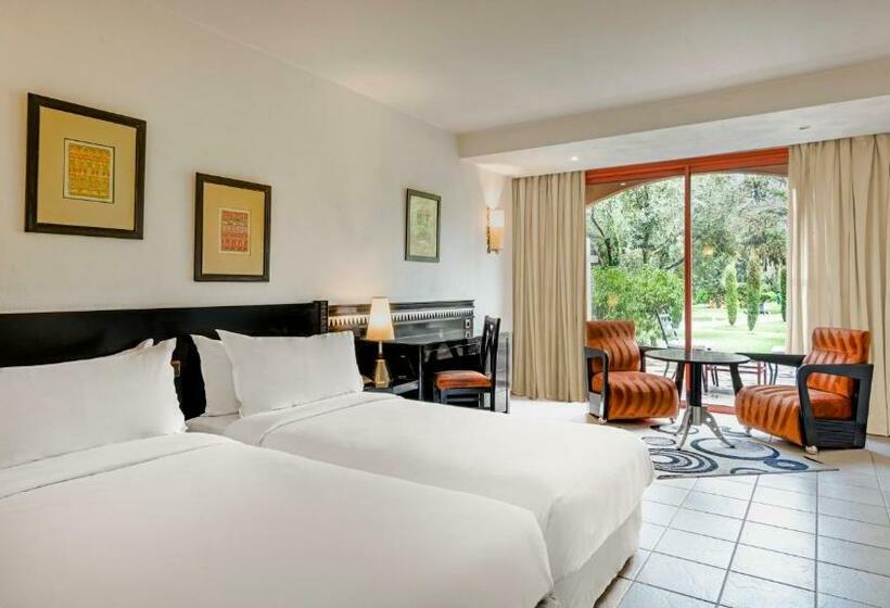 Deluxe Room Garden View, Le Méridien N Fis