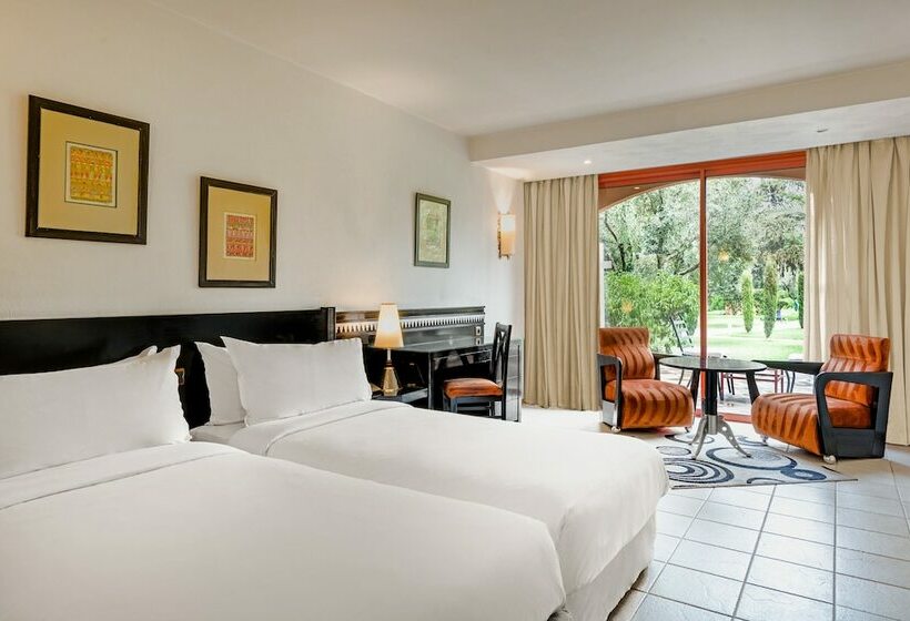 Deluxe Room Garden View, Le Méridien N Fis