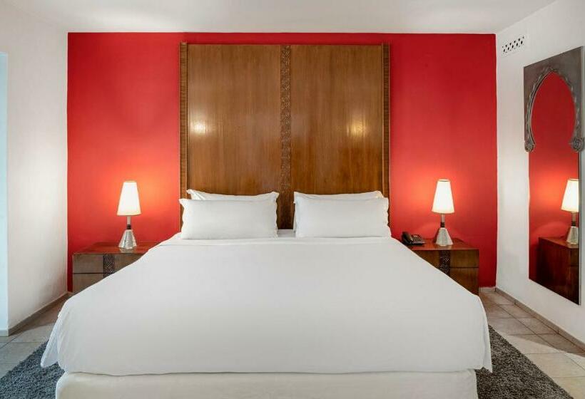 Suite, Le Méridien N Fis