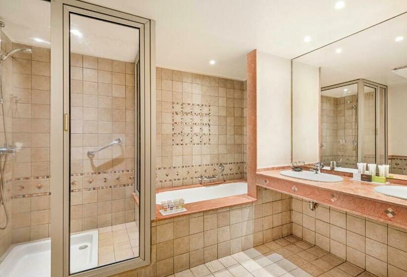 Suite, Le Méridien N Fis