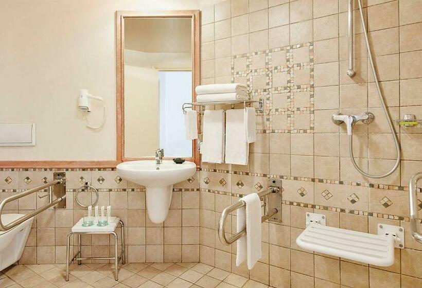 Suite, Le Méridien N Fis