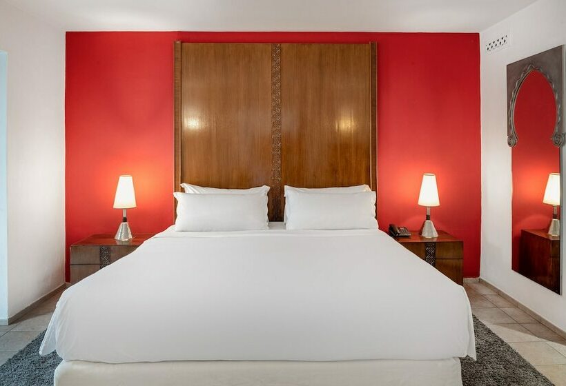 Suite, Le Méridien N Fis