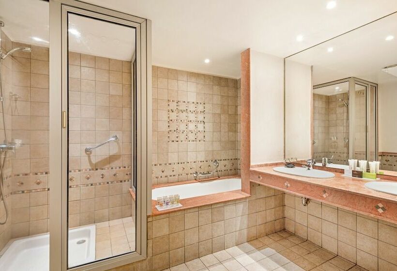 Suite, Le Méridien N Fis