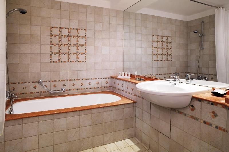 Standard Room Garden View, Le Méridien N Fis