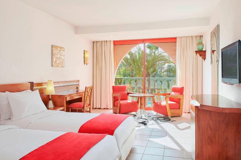 Standard Room Garden View, Le Méridien N Fis