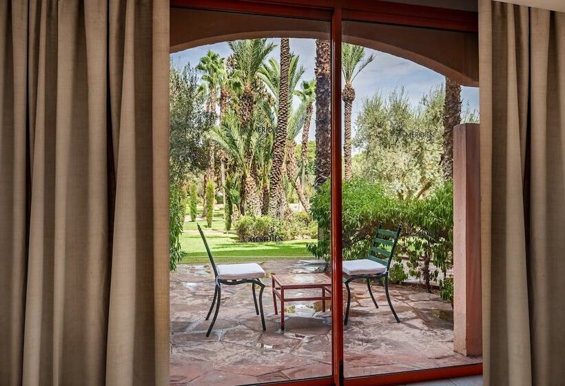 Deluxe Room Garden View, Le Méridien N Fis