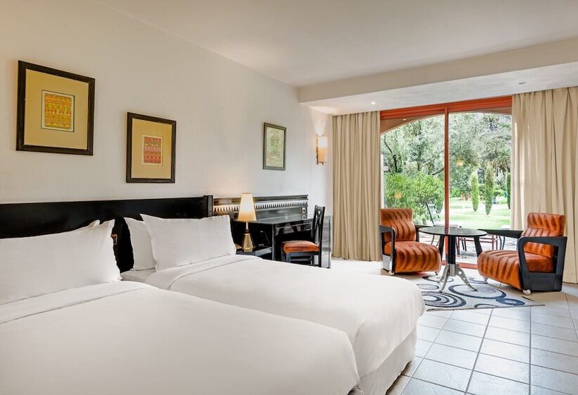 Deluxe Room Garden View, Le Méridien N Fis