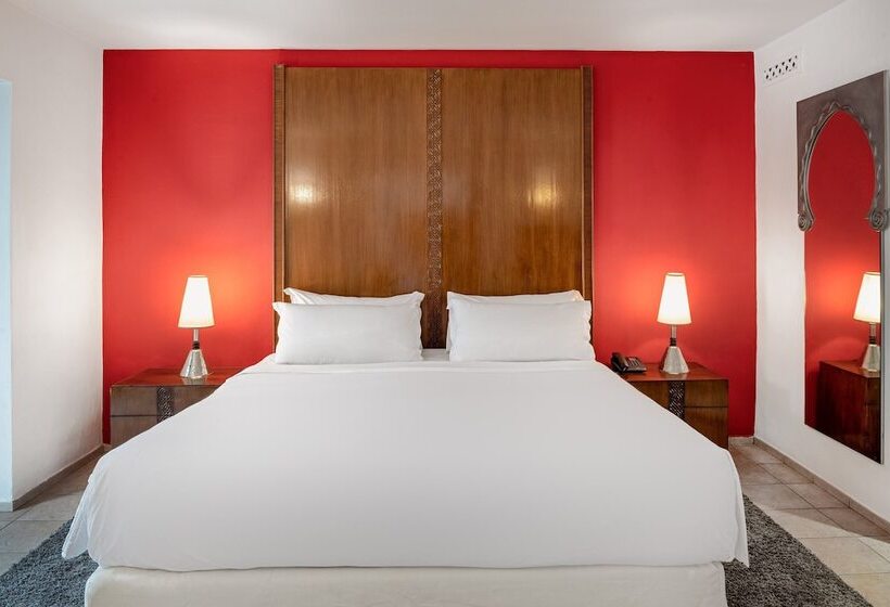 Suite, Le Méridien N Fis