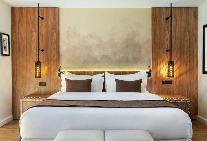 Suite, Le Méridien N Fis