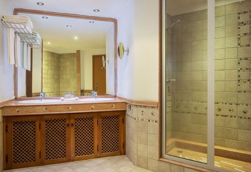 2 Bedroom Presidential Suite, Le Méridien N Fis