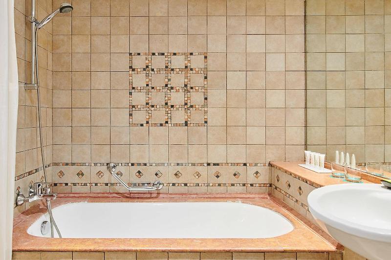 Standard Room Garden View, Le Méridien N Fis