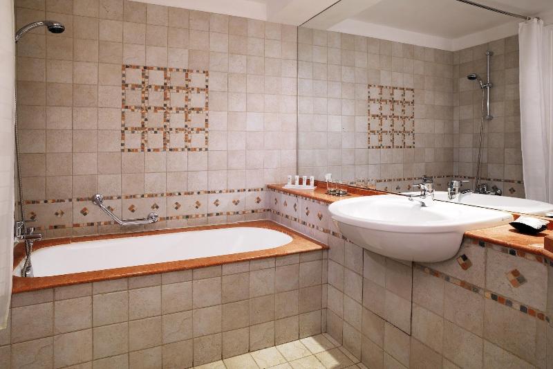 Standard Room Garden View, Le Méridien N Fis