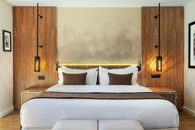 Suite King Bed, Le Méridien N Fis