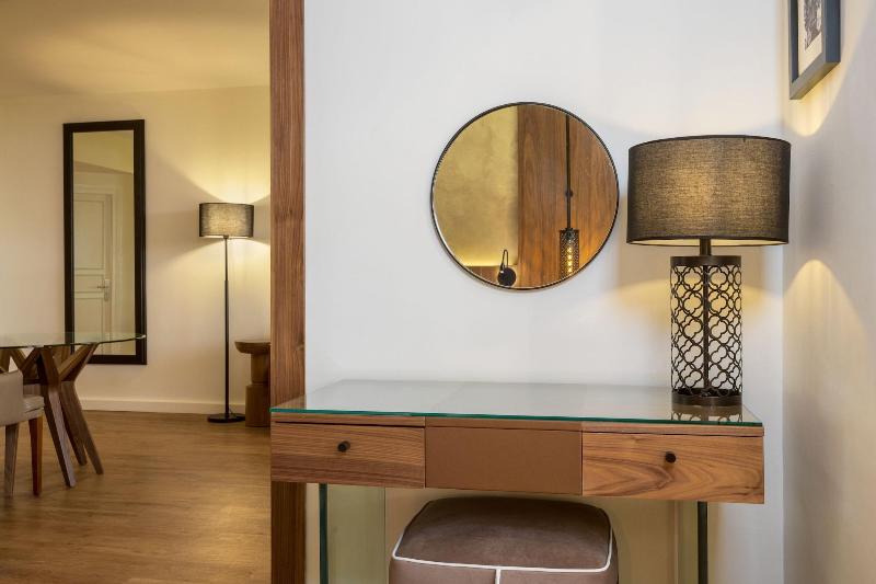 Suite King Bed, Le Méridien N Fis