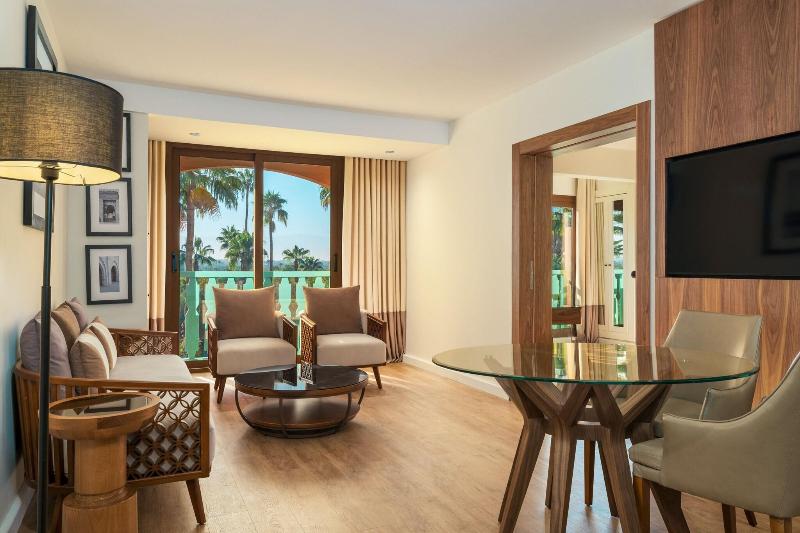 Suite King Bed, Le Méridien N Fis