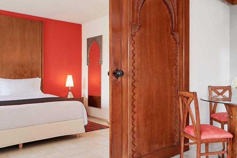 Suite King Bed, Le Méridien N Fis