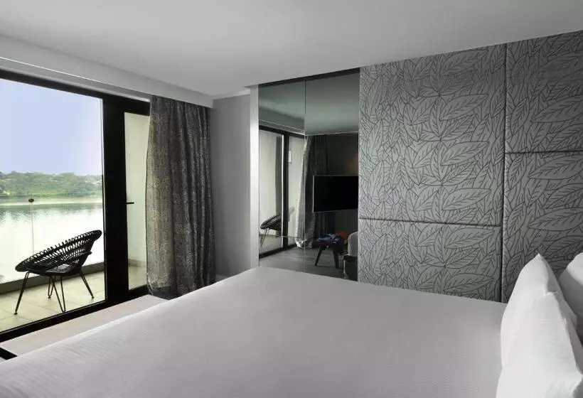 Deluxe Room King Size Bed, Pullman Abidjan