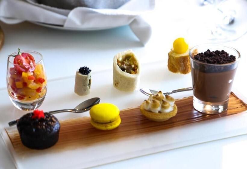 جناح جونيور سرير كينج, Pullman Abidjan