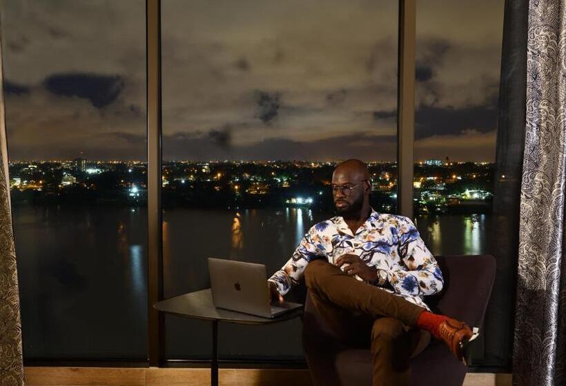 جناح جونيور بريميوم, Pullman Abidjan