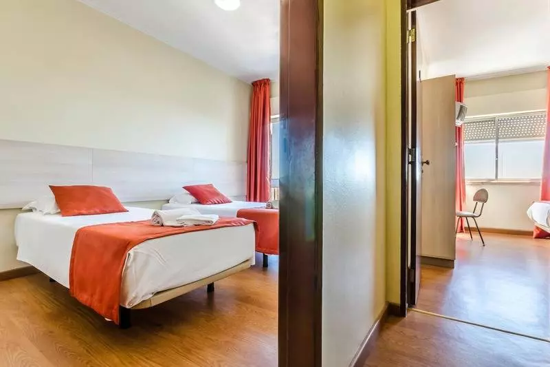 اتاق خانوادگی, Residencial Jardim Da Amadora