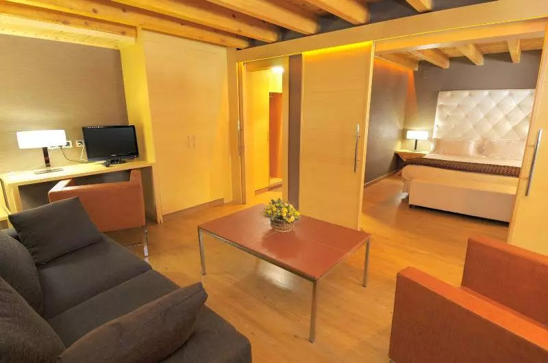 Suite Junior, Casa Cornel
