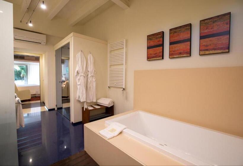 수피리어 자쿠지 룸, Tancat De Codorniu