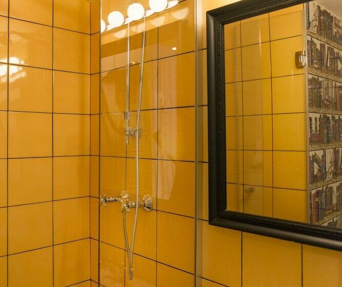 クラシックルーム, Sacha