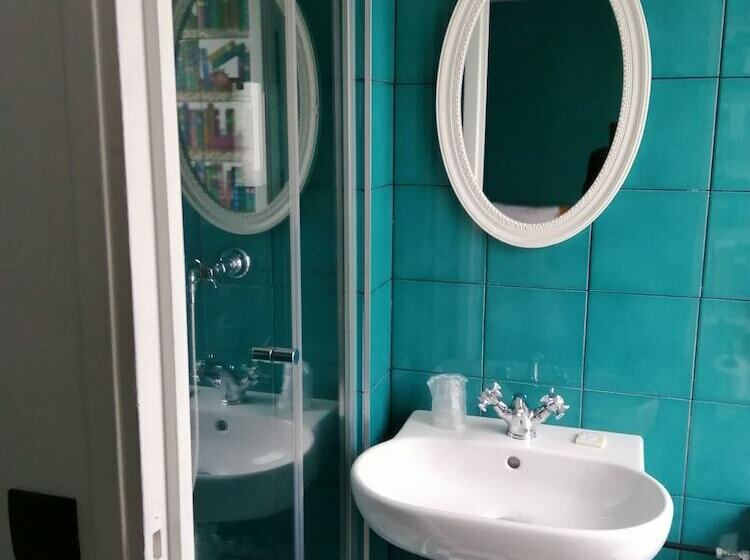 クラシックルーム, Sacha