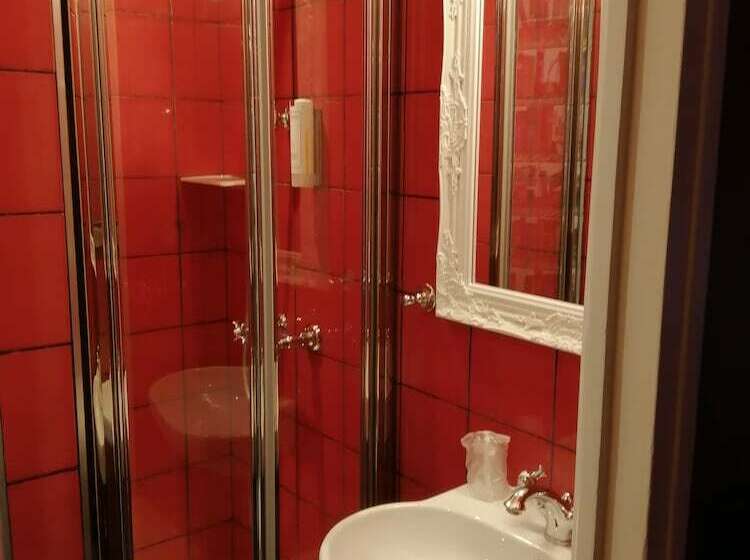 クラシックルーム, Sacha