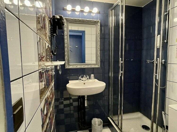 スーペリアールーム, Sacha