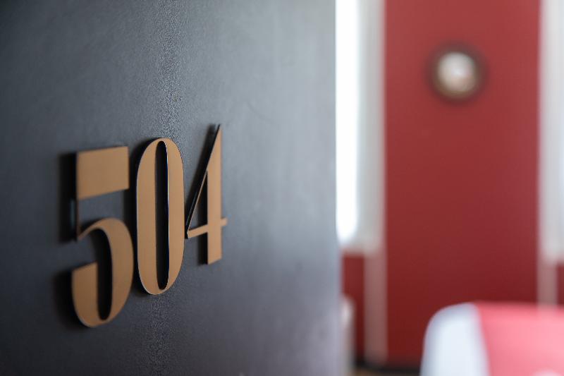 スーペリアールーム, Sacha