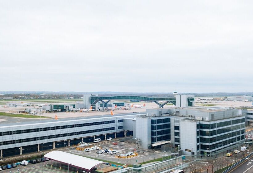 Номер Deluxe, Sofitel London Gatwick