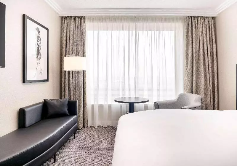 景色の見えるスーペリアルーム, Sofitel London Gatwick