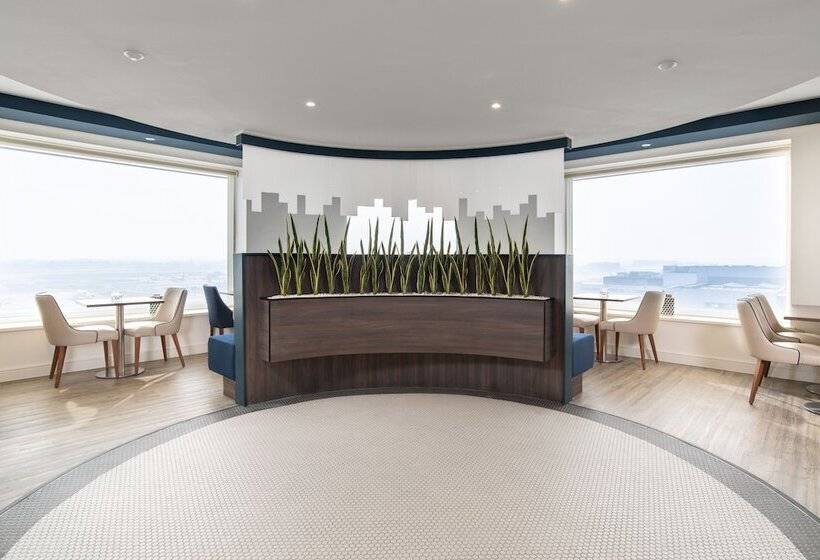 Номер Deluxe с Видом, Sofitel London Gatwick