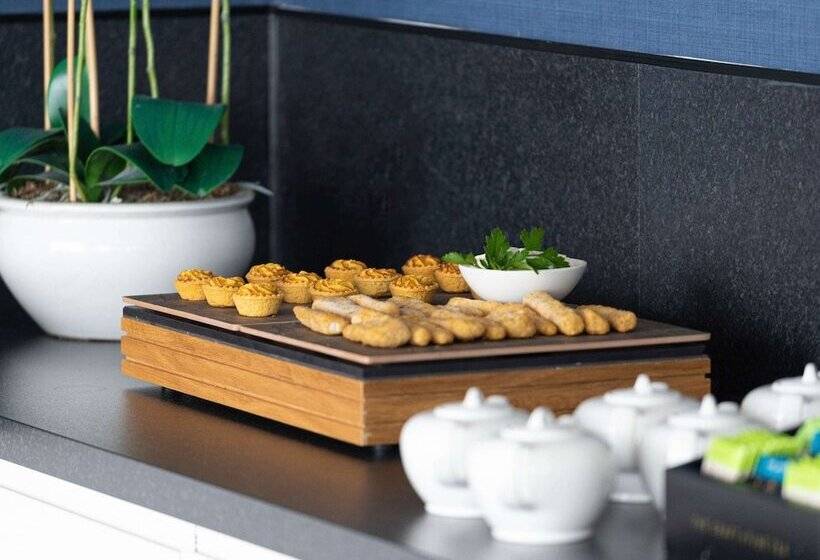 Номер Deluxe с Видом, Sofitel London Gatwick