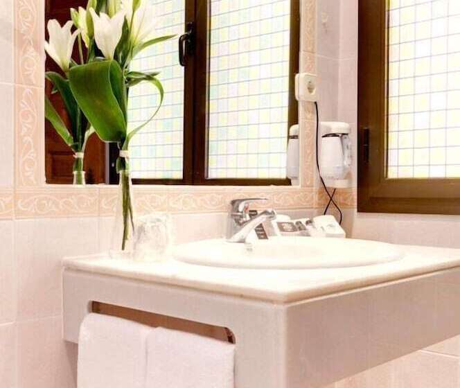 اتاق استاندارد سه نفره, Sercotel Toledo Imperial