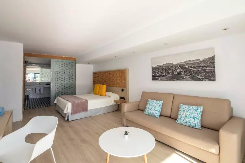 سوییت جونیور, Oasis Lanz Beach Mate