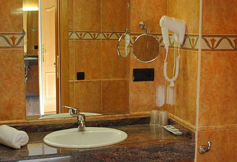 اتاق استاندارد سه نفره, Ransol