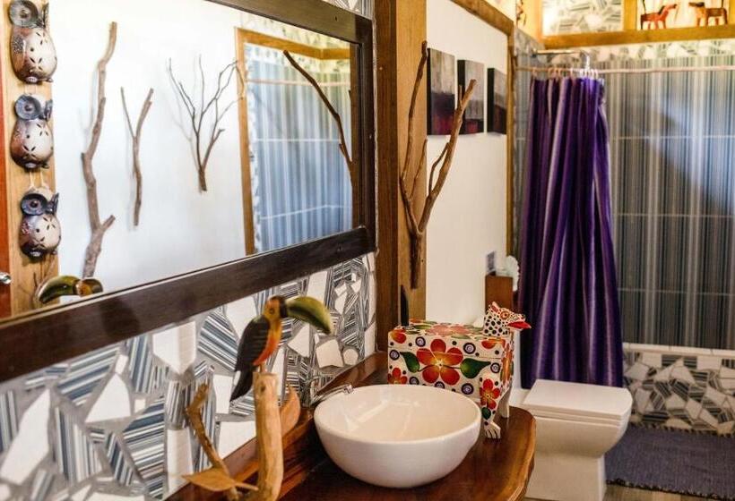 بنجلو عائلى, Pine Ridge Lodge