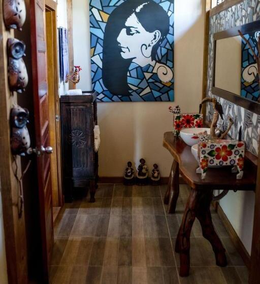 בונגלו משפחתי, Pine Ridge Lodge