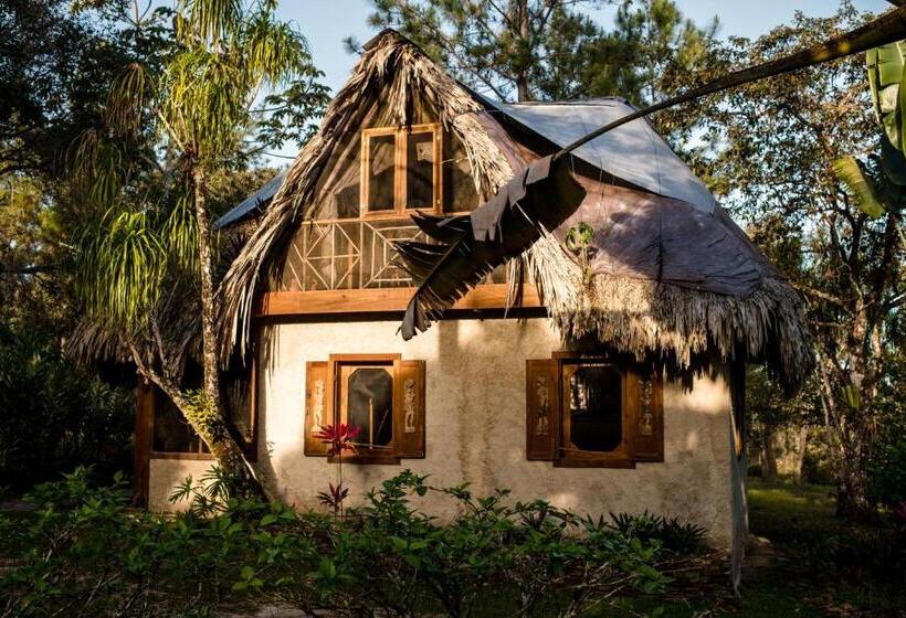 بنگله خانوادگی, Pine Ridge Lodge